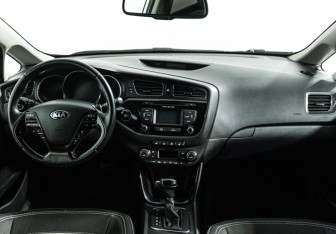 Подержанный автомобиль Kia Ceed Wagon 2015 года (13 фото)