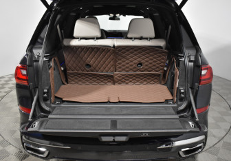 Подержанный автомобиль BMW X7 2021 года (22 фото)