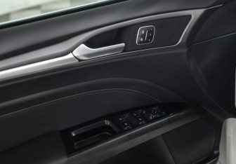 Подержанный автомобиль Ford Mondeo Sedan 2016 года (25 фото)