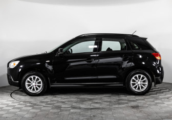 Подержанный автомобиль Mitsubishi ASX 2011 года (8 фото)