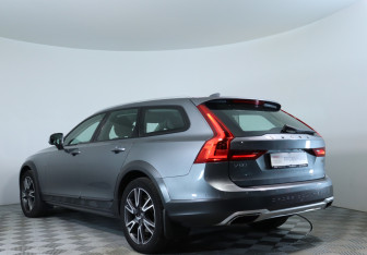 Подержанный автомобиль Volvo V90 Cross Country 2019 года (8 фото)