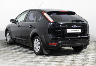 Подержанный автомобиль Ford Focus Hatchback 2011 года (7 фото)