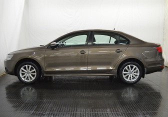 Подержанный автомобиль Volkswagen Jetta Sedan 2012 года (8 фото)