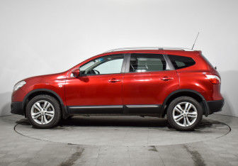 Подержанный автомобиль Nissan Qashqai+2 2010 года (8 фото)