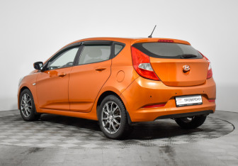 Подержанный автомобиль Hyundai Solaris Hatchback 2016 года (7 фото)