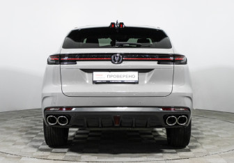 Подержанный автомобиль Changan UNI-K 2022 года (6 фото)