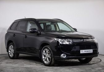 Подержанный автомобиль Mitsubishi Outlander 2012 года (3 фото)