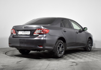 Подержанный автомобиль Toyota Corolla Sedan 2012 года (5 фото)