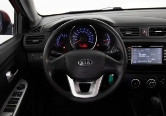 Подержанный автомобиль Kia Rio Hatchback 2013 года (10 фото)