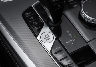 Подержанный автомобиль BMW X5 2020 года (27 фото)