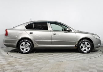Подержанный автомобиль Skoda Octavia Liftback 2010 года (4 фото)