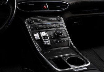 Подержанный автомобиль Hyundai Santa Fe 2023 года (14 фото)