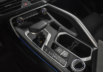 Подержанный автомобиль Geely Tugella 2024 года (16 фото)