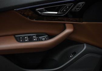 Подержанный автомобиль Audi Q7 2015 года (29 фото)