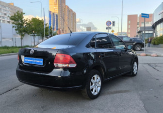Подержанный автомобиль Volkswagen Polo Sedan 2011 года (4 фото)