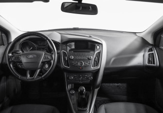 Подержанный автомобиль Ford Focus Wagon 2017 года (10 фото)