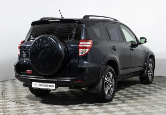 Подержанный автомобиль Toyota RAV4 2011 года (5 фото)