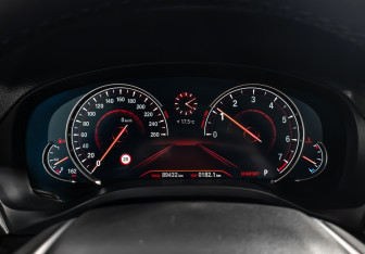 Подержанный автомобиль BMW X3 2018 года (23 фото)