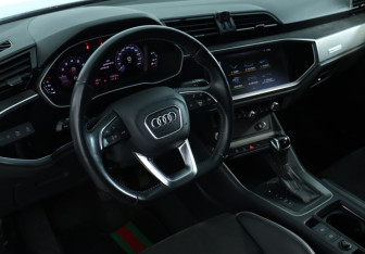 Подержанный автомобиль Audi Q3 2020 года (15 фото)