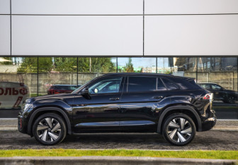 Подержанный автомобиль Volkswagen Teramont 2022 года (9 фото)