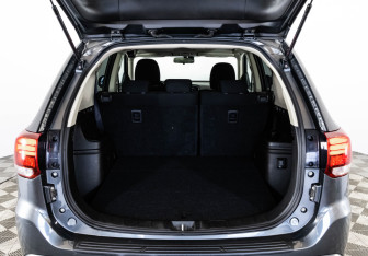 Подержанный автомобиль Mitsubishi Outlander 2019 года (24 фото)