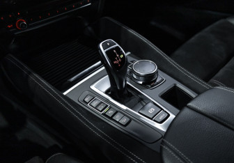 Подержанный автомобиль BMW X6 2016 года (32 фото)