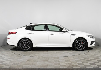 Подержанный автомобиль Kia Optima Sedan 2018 года (4 фото)