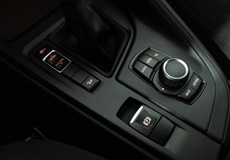 Подержанный автомобиль BMW X1 2017 года (19 фото)