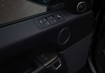 Подержанный автомобиль Land Rover Range Rover Sport 2016 года (16 фото)