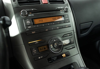 Подержанный автомобиль Toyota Auris Hatchback 2008 года (16 фото)