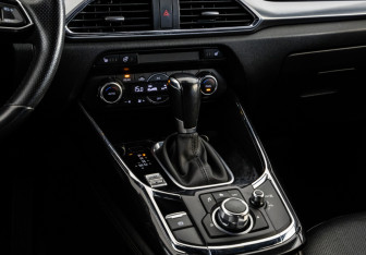 Подержанный автомобиль Mazda CX-9 2017 года (13 фото)