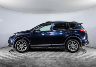 Подержанный автомобиль Toyota RAV4 2016 года (8 фото)