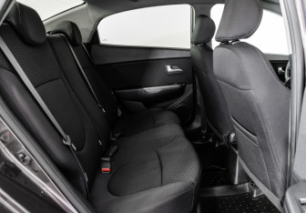 Подержанный автомобиль Kia Rio Sedan 2016 года (15 фото)