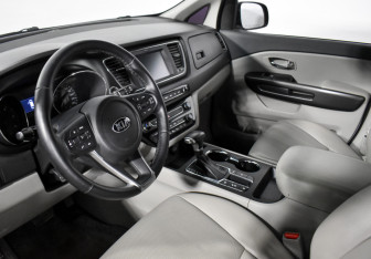 Подержанный автомобиль Kia Carnival 2019 года (9 фото)
