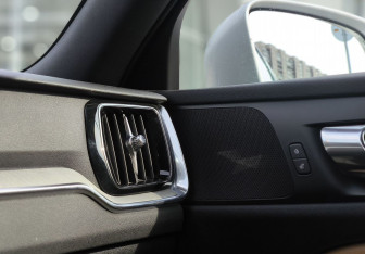 Подержанный автомобиль Volvo V60 Cross Country 2019 года (21 фото)