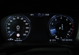 Подержанный автомобиль Volvo XC40 2018 года (12 фото)