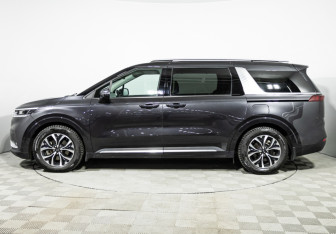 Подержанный автомобиль Kia Carnival 2021 года (8 фото)