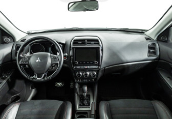 Подержанный автомобиль Mitsubishi ASX 2021 года (13 фото)