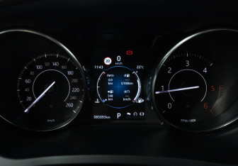 Подержанный автомобиль Jaguar E-Pace 2019 года (12 фото)