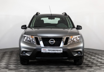 Подержанный автомобиль Nissan Terrano 2014 года (2 фото)