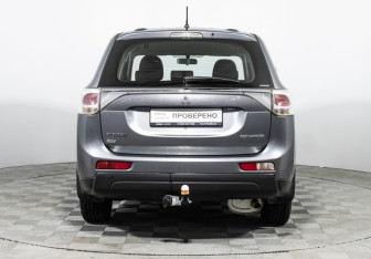 Подержанный автомобиль Mitsubishi Outlander 2013 года (6 фото)