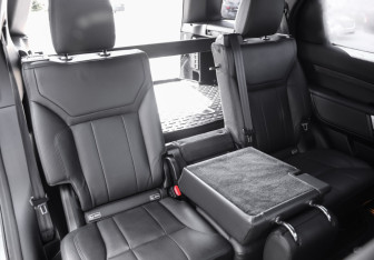 Подержанный автомобиль Land Rover Discovery 2019 года (34 фото)