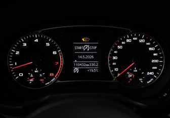 Подержанный автомобиль Audi A1 2015 года (12 фото)