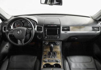 Подержанный автомобиль Volkswagen Touareg 2012 года (10 фото)