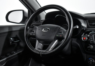 Подержанный автомобиль Kia Rio Sedan 2012 года (14 фото)