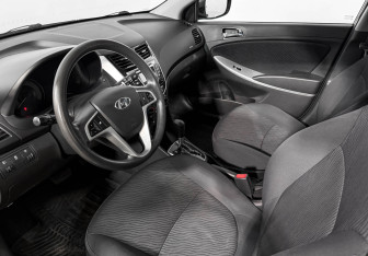 Подержанный автомобиль Hyundai Solaris Sedan 2013 года (9 фото)