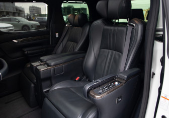 Подержанный автомобиль Toyota Alphard 2019 года (12 фото)