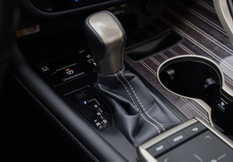 Подержанный автомобиль Lexus RX 2021 года (20 фото)