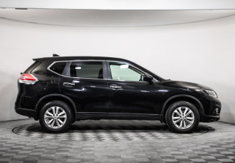 Подержанный автомобиль Nissan X-Trail 2017 года (4 фото)