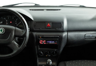 Подержанный автомобиль Skoda Octavia Liftback 2010 года (14 фото)